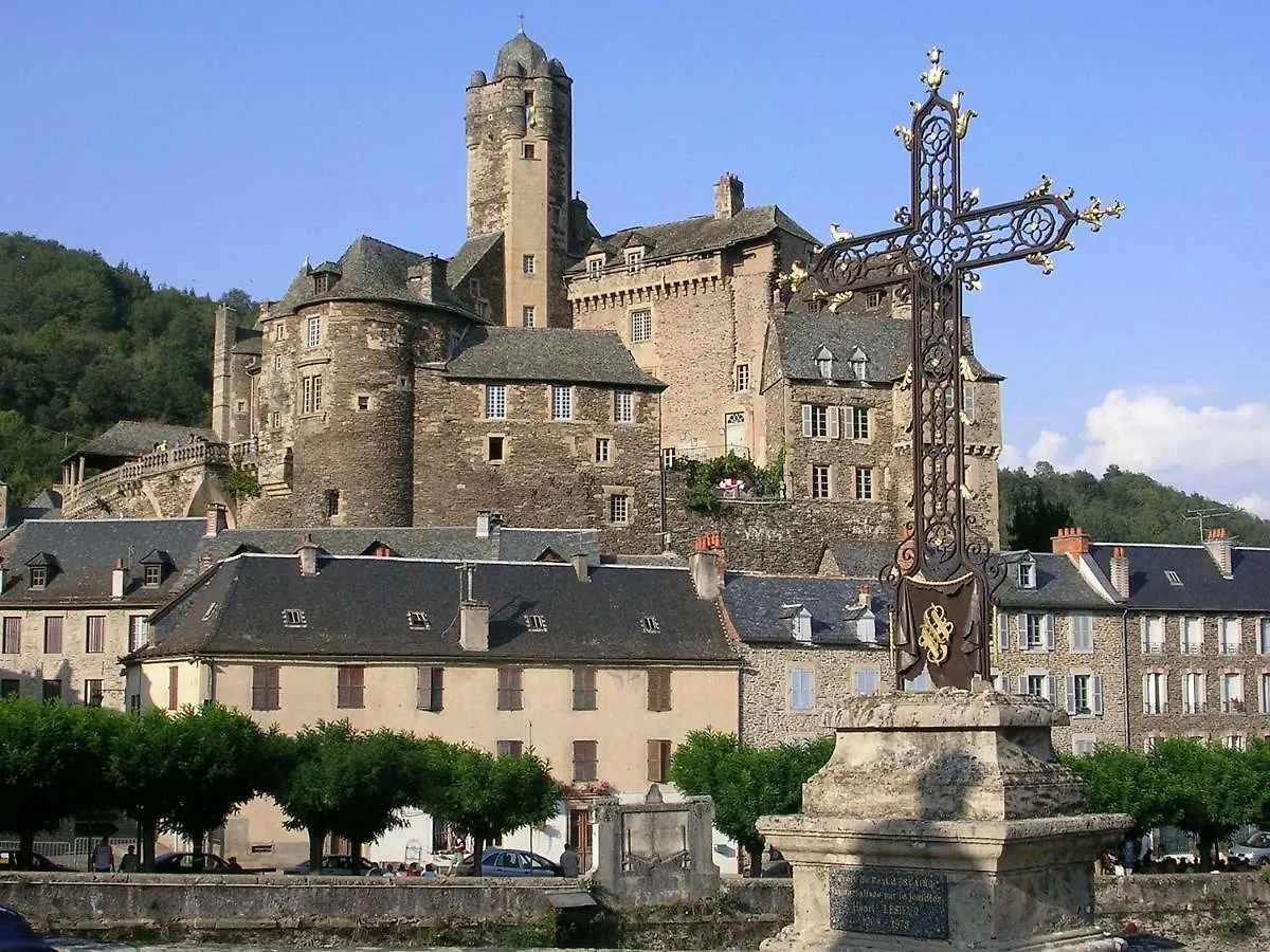 La Maisonnette En Bois Estaing  Holiday home